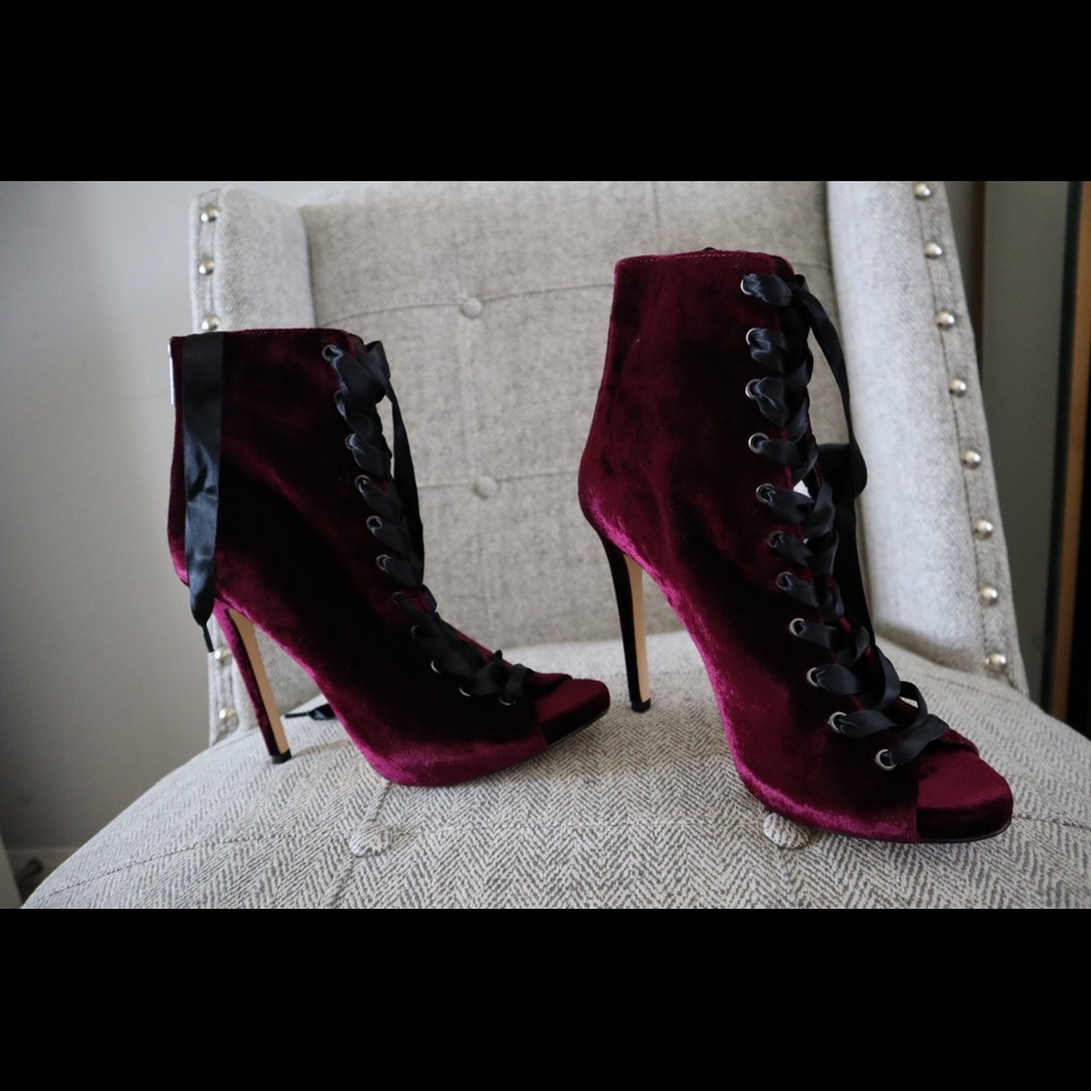 Steve Madden Velvet heel